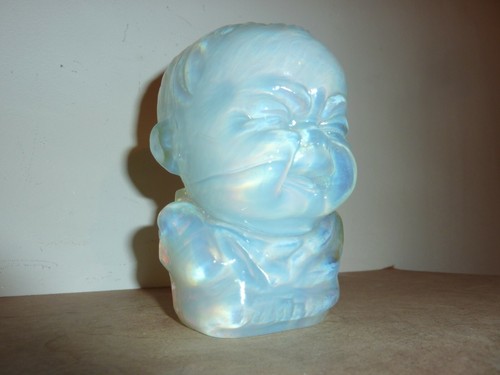 ART DECO PERIOD 11.5CM VASELINE MOULDED GLASS BUST OF CRYING 1920'S BOY OR GIRL - Picture 2 of 12