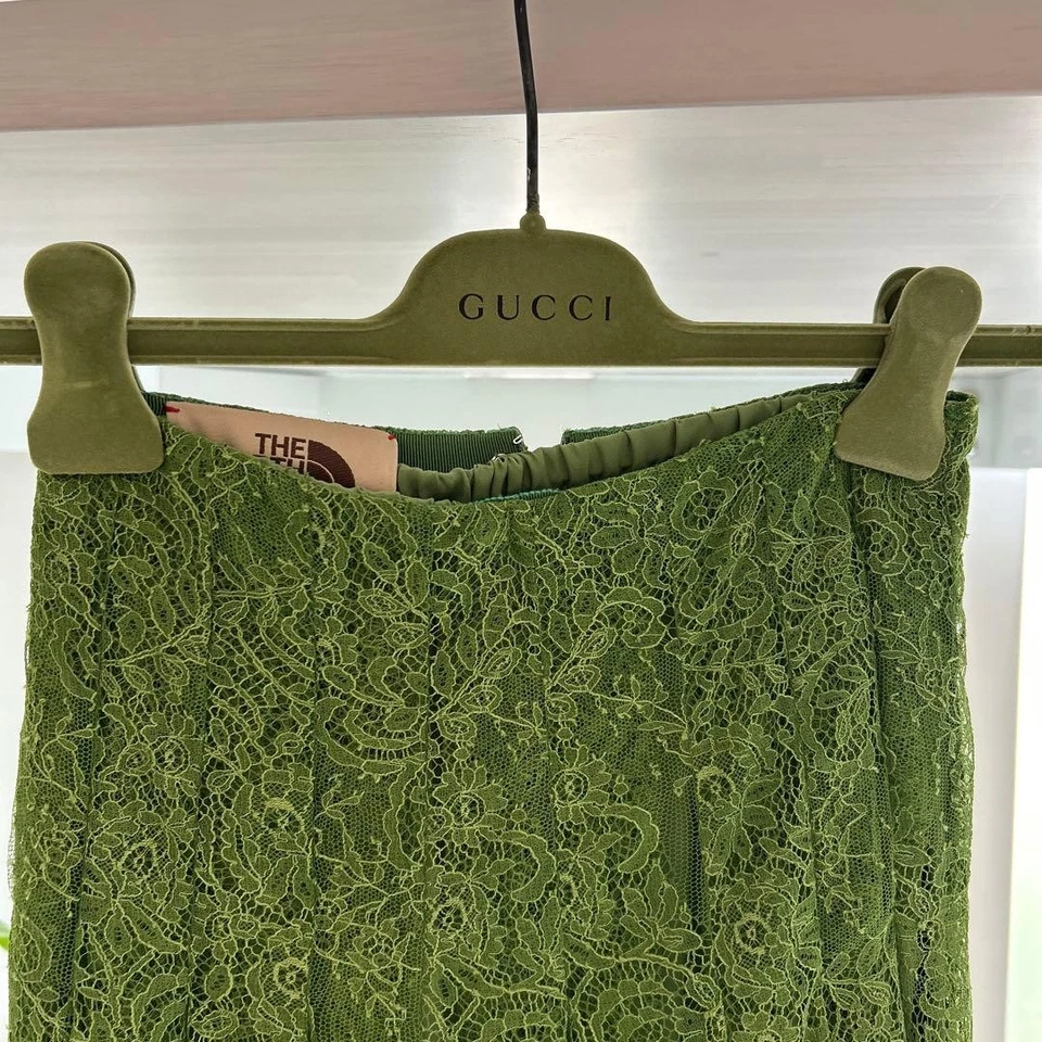 FALDA LARGA PLISADA ENCAJE COLABORACIÓN GUCCI THE NORTH FACE X BUENA USADA Foto 3 de 4