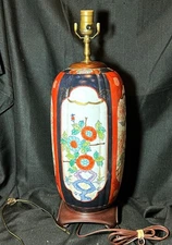 Vintage Asian Imari Style Vase Electric Table Lamp Accent Light with Wooden Base