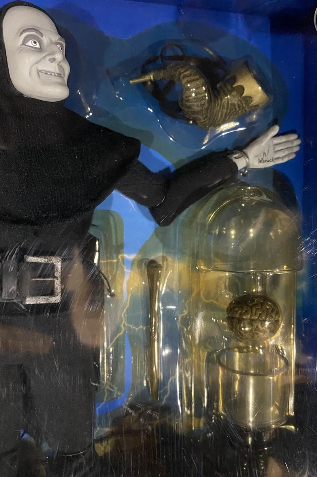 Young Frankenstein Igor Sideshow Collectibles 2001 12" Action Figure NEW Creases - Image 2 of 4