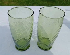 2 Vtg MCM Avocado Green Ice Tea Glass Tumblers Swirl Twirl Design  7” 24oz