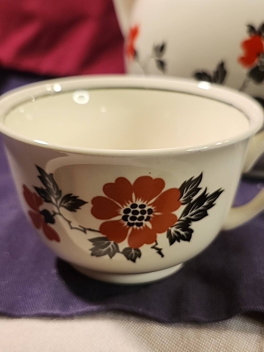 Superior Hall Quality Dinnerware Coffee Pot/Teapot & 4 Cups Red Poppy "Daniel"