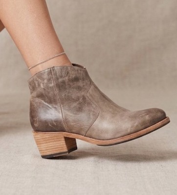 Kork-Ease Casper Size 8.5 Brown Distressed Leather Ankle Boots Booties