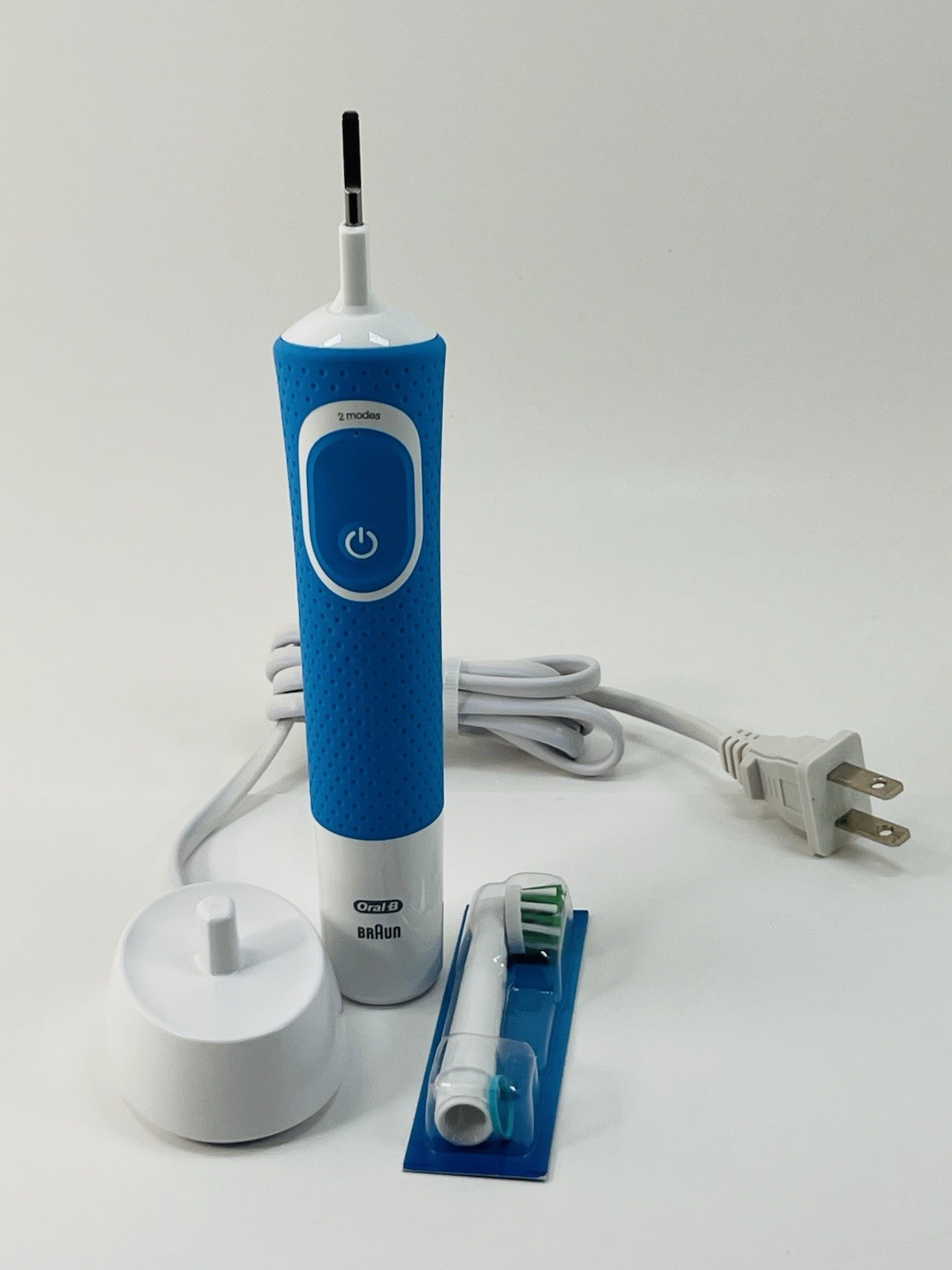 Oral-B Kids Electric Toothbrush with Sensitive Brush Head and Timer, for Kids 3+