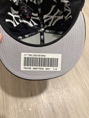 New Era Supreme New York Yankees 59FIFTY MLB Cap 7 1/8 Navy White