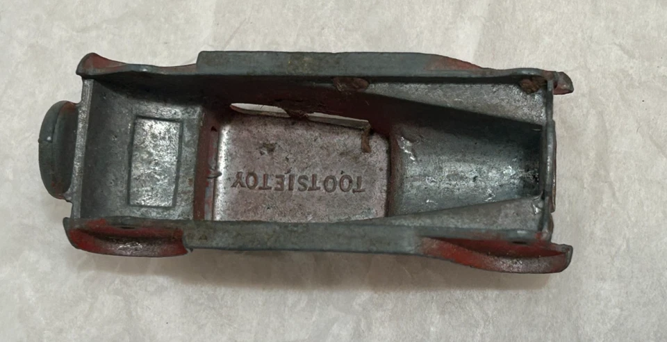 Vintage Tootsie Toy Red Truck Diecast metal - Image 4 of 4