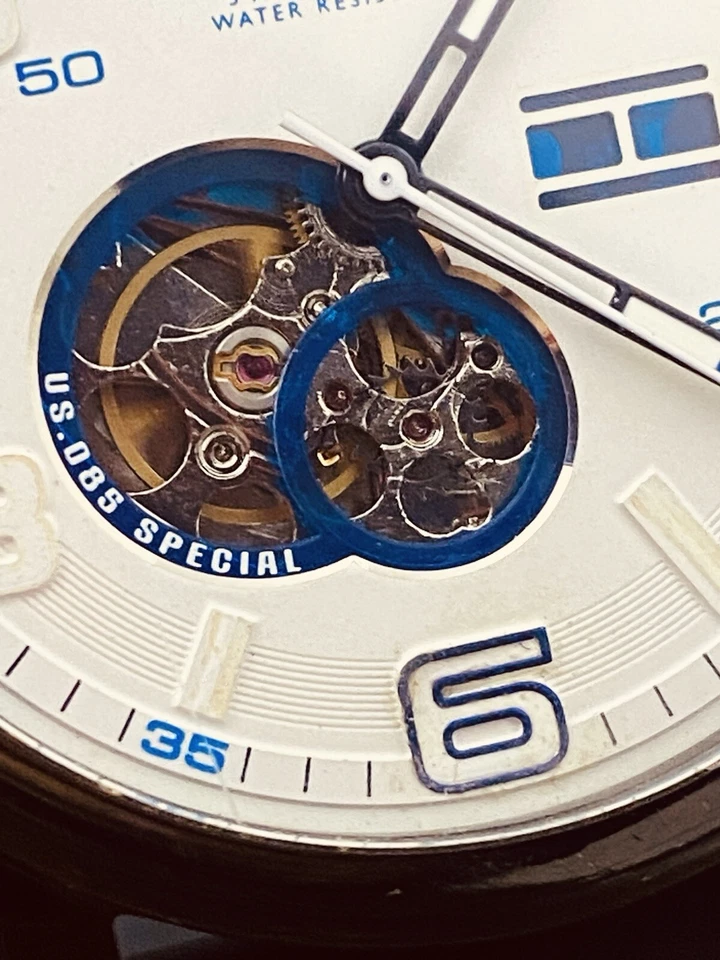 Relógio masculino Tommy Hilfiger preto mostrador branco coração aberto movimento mecânico #0893 - Imagem 2 de 4