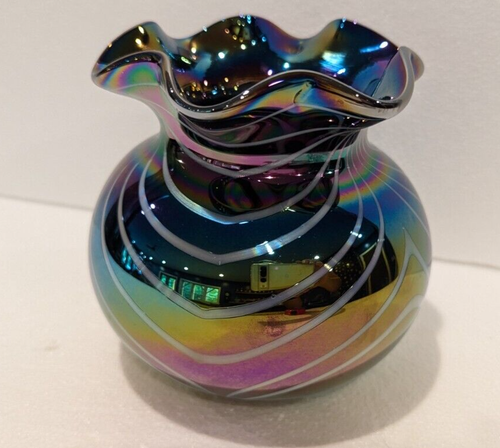 Vintage 4.5” Cobalt Iridescent Art Glass Vase W/ Decorative Line Design - Picture 4 of 12