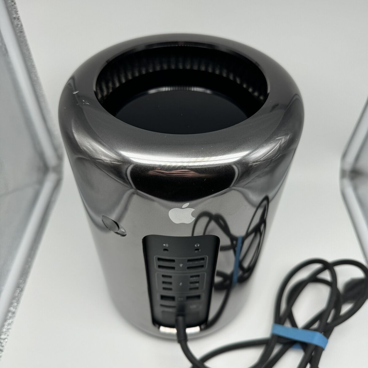 Apple Mac Pro 2013 A1481 | 3.70GHz Xeon E5 | 12GB RAM Apple Mac Pro 2013 A1481 | 3.70GHz Xeon E5 | 12GB RAM