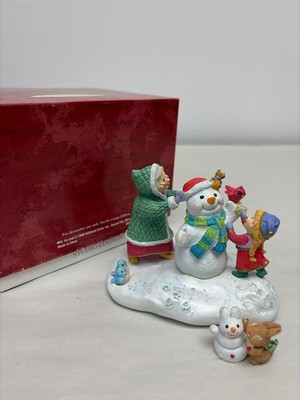 1999 HALLMARK COLLECTOR'S CLUB STUDIO EDITION SNOWY PLAZA FIGURINE