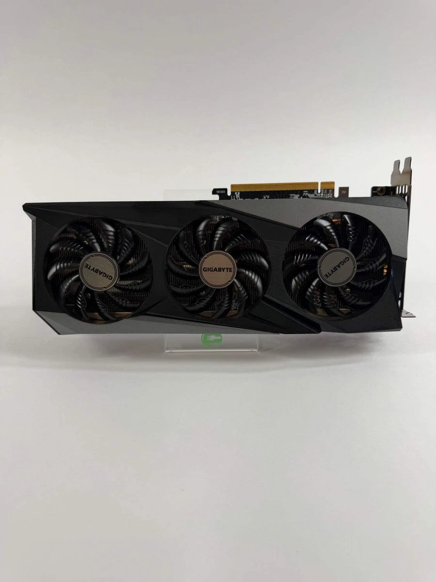 GIGABYTE RADEON RX 9070 XT Gaming OC 16G GDDR6 scheda grafica in mano