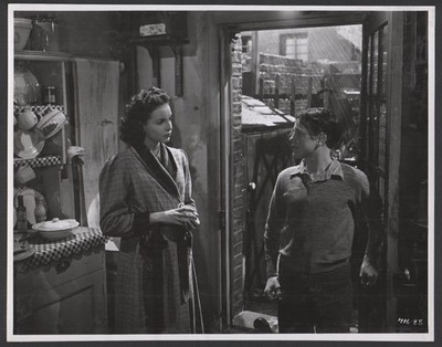 IT ALWAYS RAINS ON SUNDAY 1947 Patricia Plunkett, David Lines EALING STILL #85