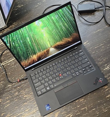 Lenovo Thinkpad X1 Carbon Gen 10 Intel Core i7 32GB 1TB w/Webcam