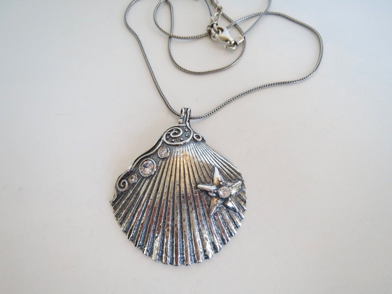 Sterling Silver 925 ISRAEL Large Clam Shell PENDANT NECKLACE 18 TO 20" Chain
