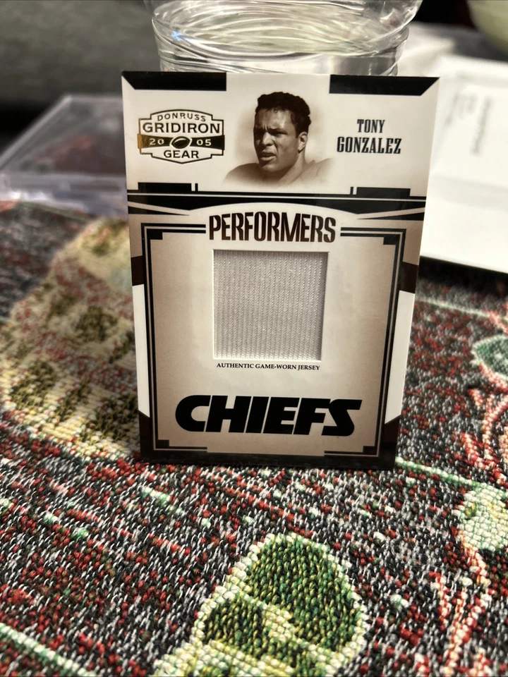 Donruss Gridiron Gear Performers 2005 #P-48 Tony Gonzalez 078/150 raro nítido Foto 3 de 4