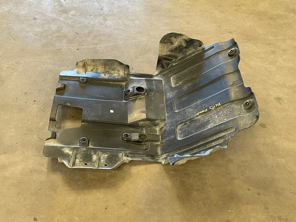 GMC Yukon 2015-2020 parte delantera debajo de la carrocería placa de deslizamiento panel protector cubierta 1415 OEM Foto 3 de 4