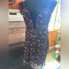 Urban outfitters Y2K flowered woman’s dress. So Med