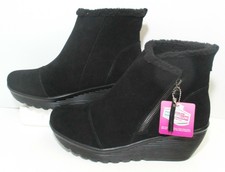 skechers parallel off hours