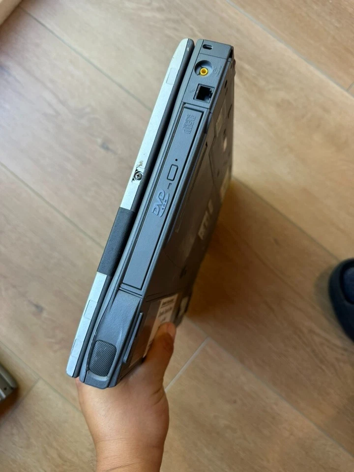 Portátil Toshiba Tecra 8100 14,1" PT810U-13CF3 - Para piezas sin probar Foto 4 de 4