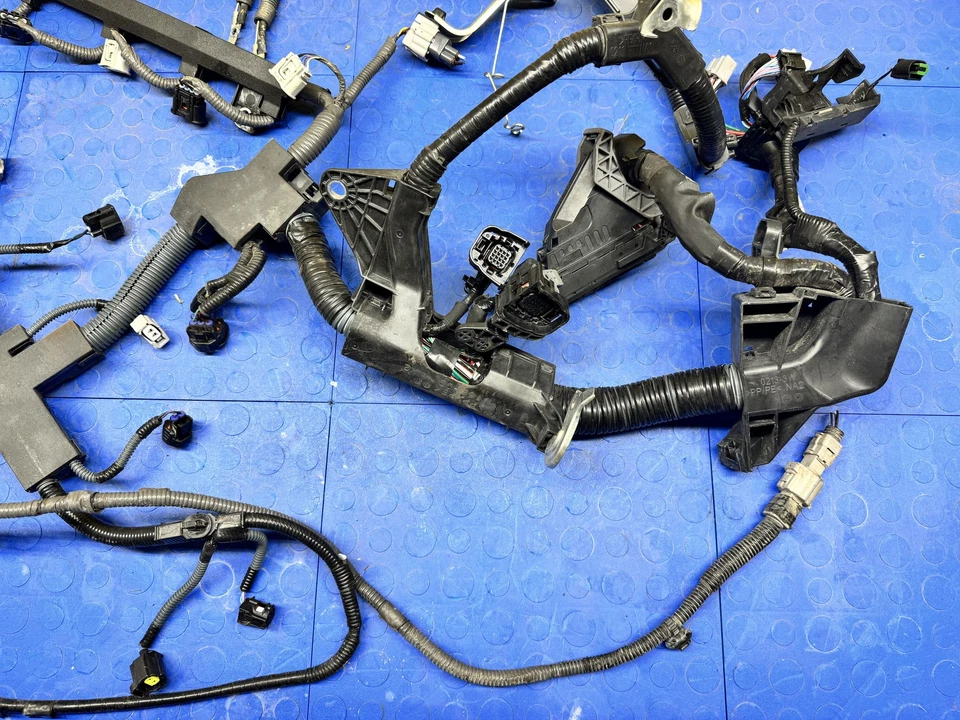2016-2018 Prius 1.8L Hybrid Engine Wire Harness OEM 82121-47170-B VIN FU Foto 3 de 4