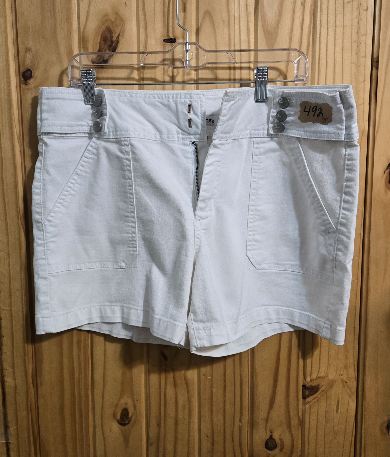 D Jeans Women's White Denim Shorts Size LG Mid Rise Pockets Button Detail Casual