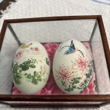 Vintage 1960s Chinese Hand Painted Eggs In A Wood And Glass Display Case