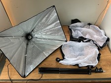 Vamery Light Box 2 Difusers And Tripod opened and put up once and not used