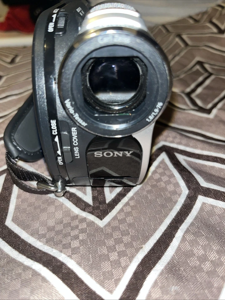 Sony Handycam DCR-DVD108 40x Optical Zoom w/ Bag and Charger - Image 3 of 4
