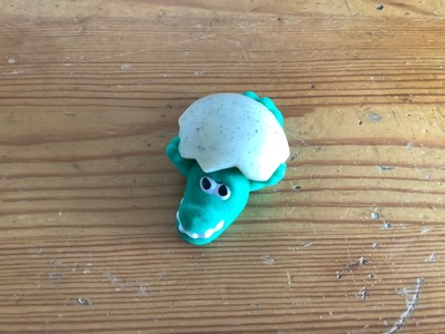 Flauschige Dinos aus dem Ei 2008 dunkelgrün MPGNV020 Ü-Ei-Figur Spielzeug