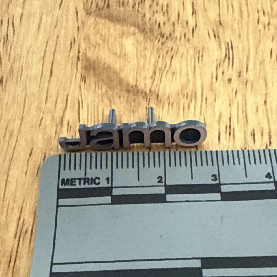 Logotipo de insignia JAMO Foto 2 de 4