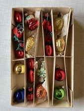 Christbaumschmuck (alt) - 10 Teile - Herzen - Kugeln - Nüsse - Zapfen - Schuhe
