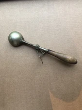 Antique Ice Cream Scoop Gilchrist’s No. 31 With Brass Lever And Wood Handle