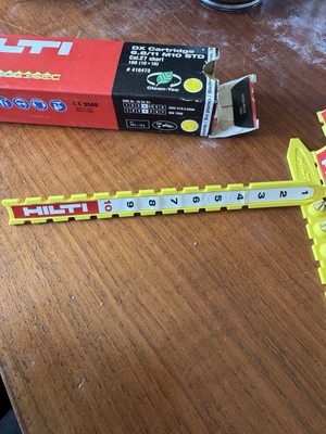 Hilti Patronen. Befestigungsschrauben.  
