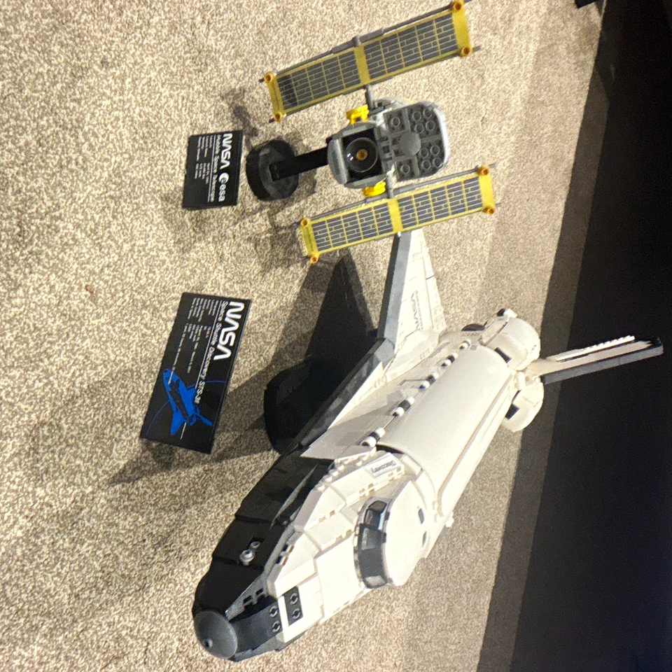 LEGO Icons 10283 NASA Space Shuttle Discovery, photo 1 of 4