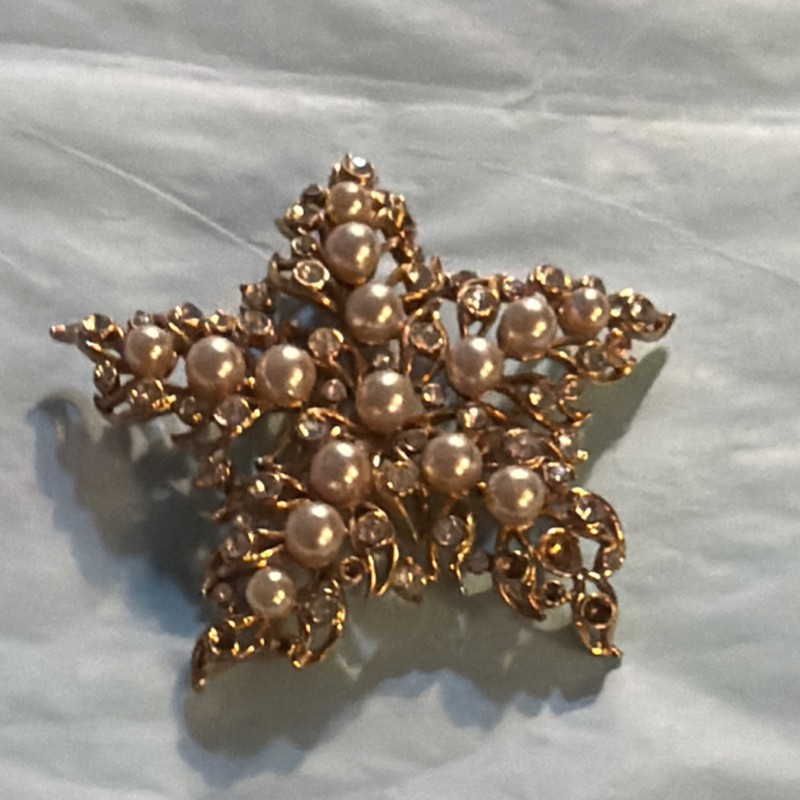 Gold Tone Star Brooch Pin w/ White Round Imitation Pearls & Rhinestones vintage