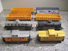 Vintage HO Train Lot of 8 Tankers, Caboose, Hopper, Box Cars Pre-Owned