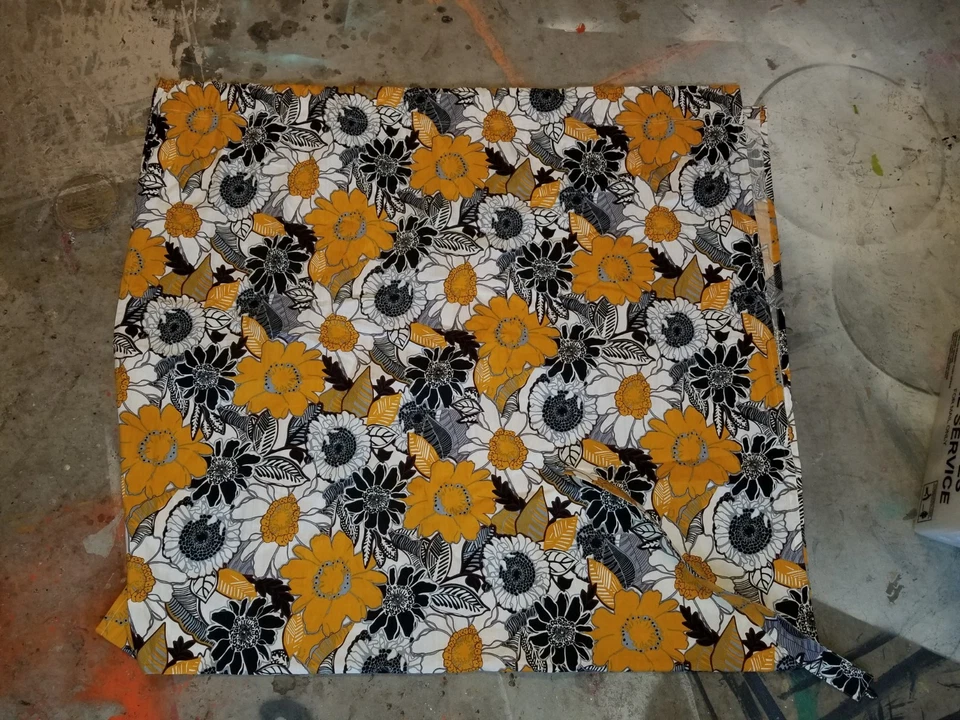 Panel de cortina World Market "amarillo brillante/negro/blanco floral" 48" X 84" - 1 panel Foto 2 de 4