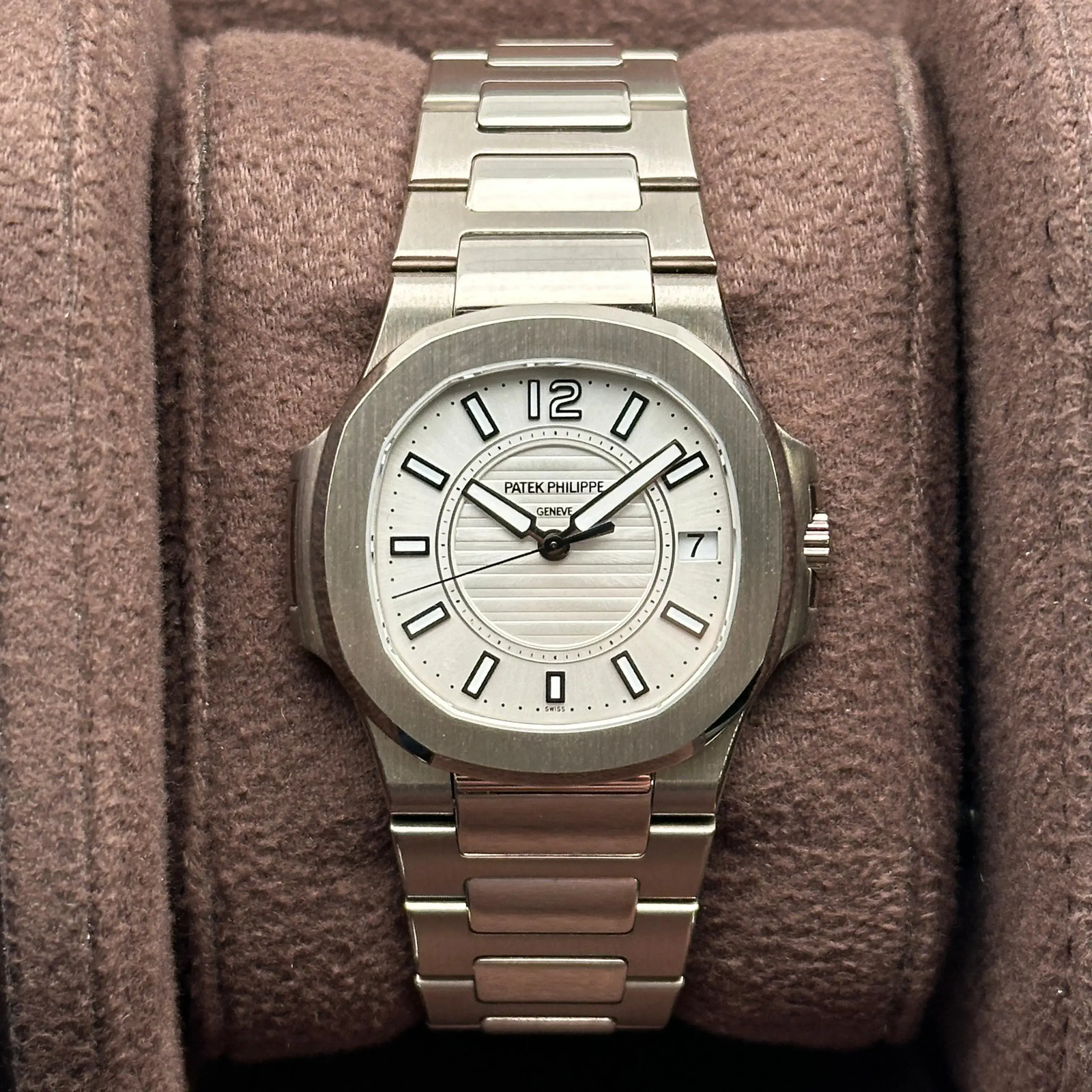 Patek Philippe Nautilus 7011/1G-001 18K White Gold Silver Dial