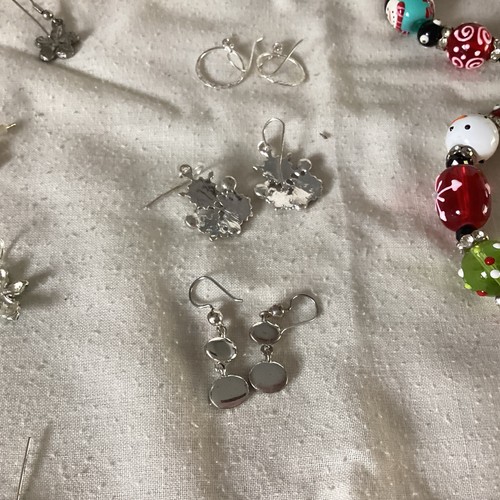 Pacchetto gioielli e orecchini, / 1 spilla ottime condizioni, vendo in confezione - Foto 16 di 16