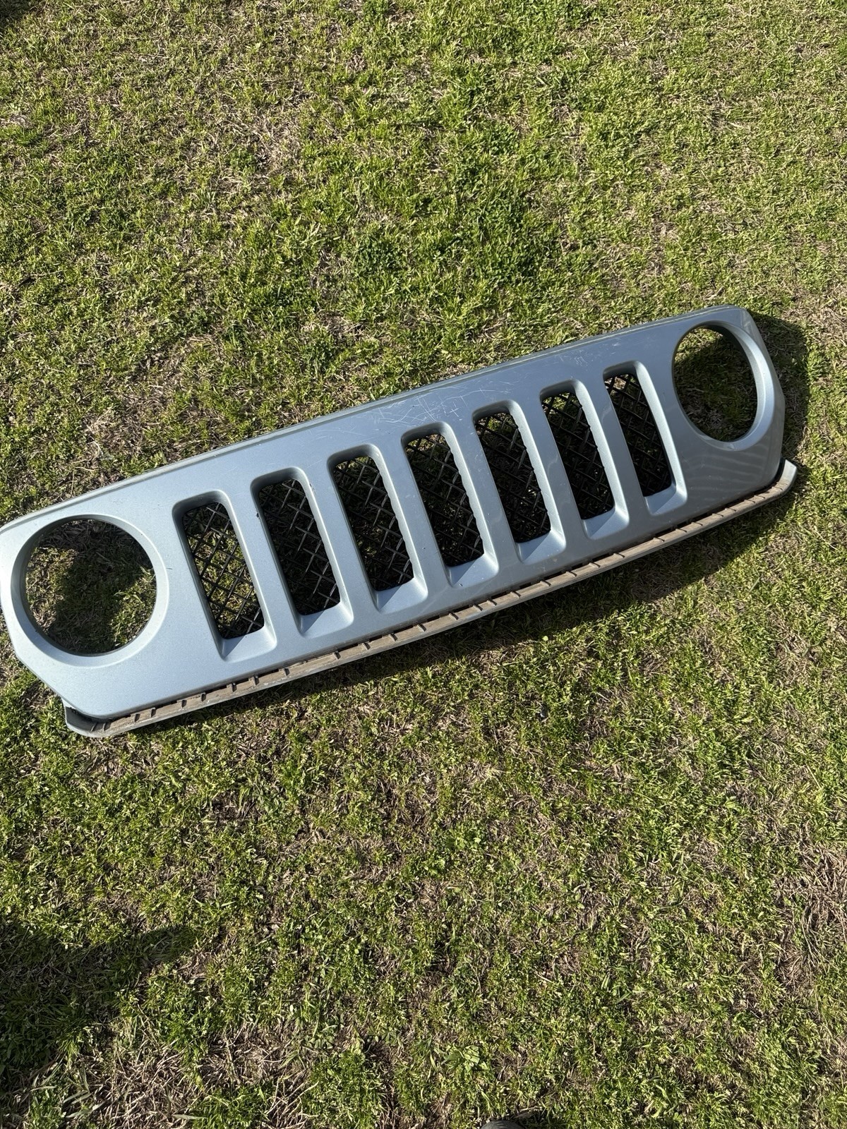 2011-2017 JEEP PATRIOT FRONT UPPER CENTER RADIATOR GRILLE OEM - PBA