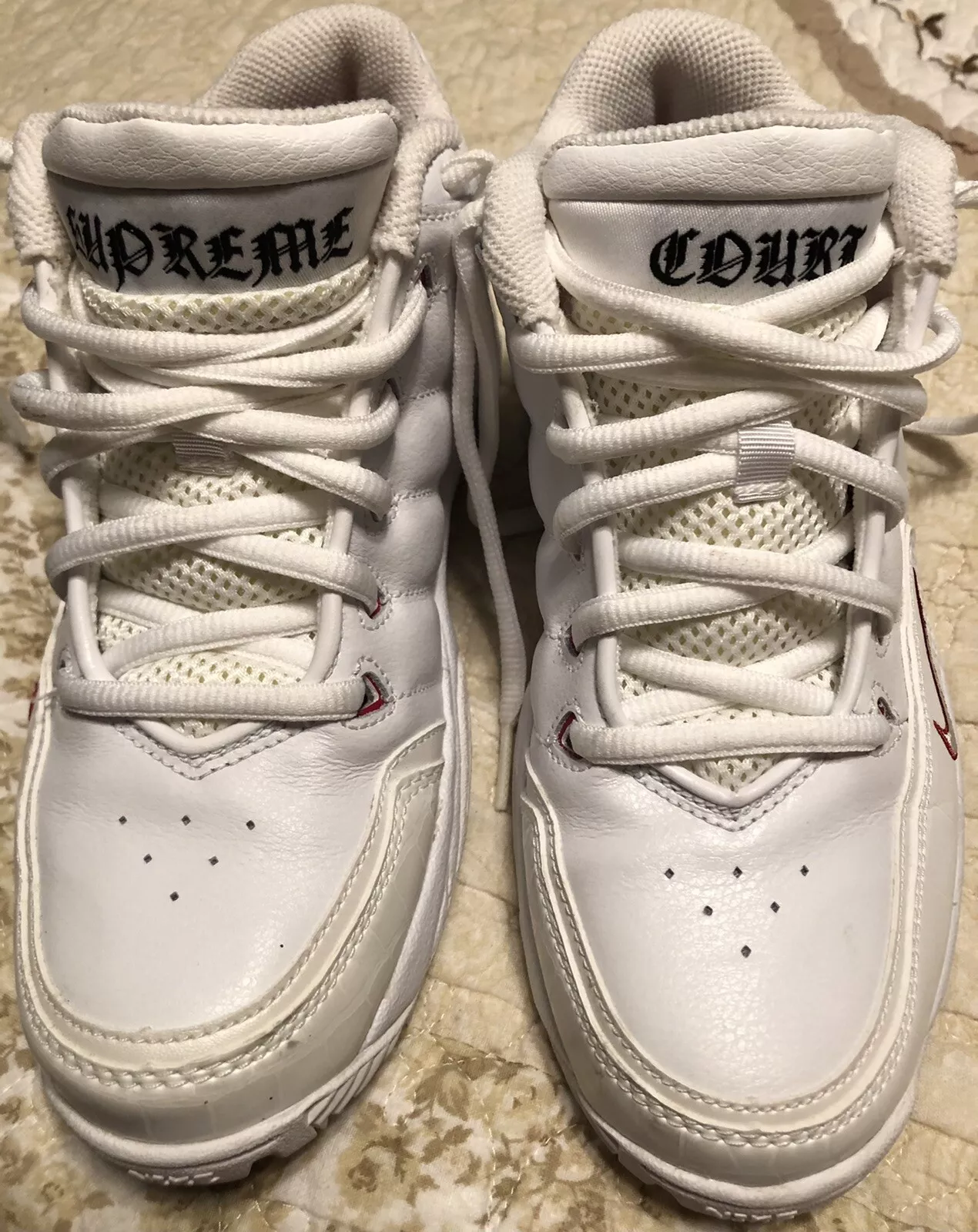 Chaussures de basket ball Nike Uptempo Supreme Court jeunesse taille 4,5 2007