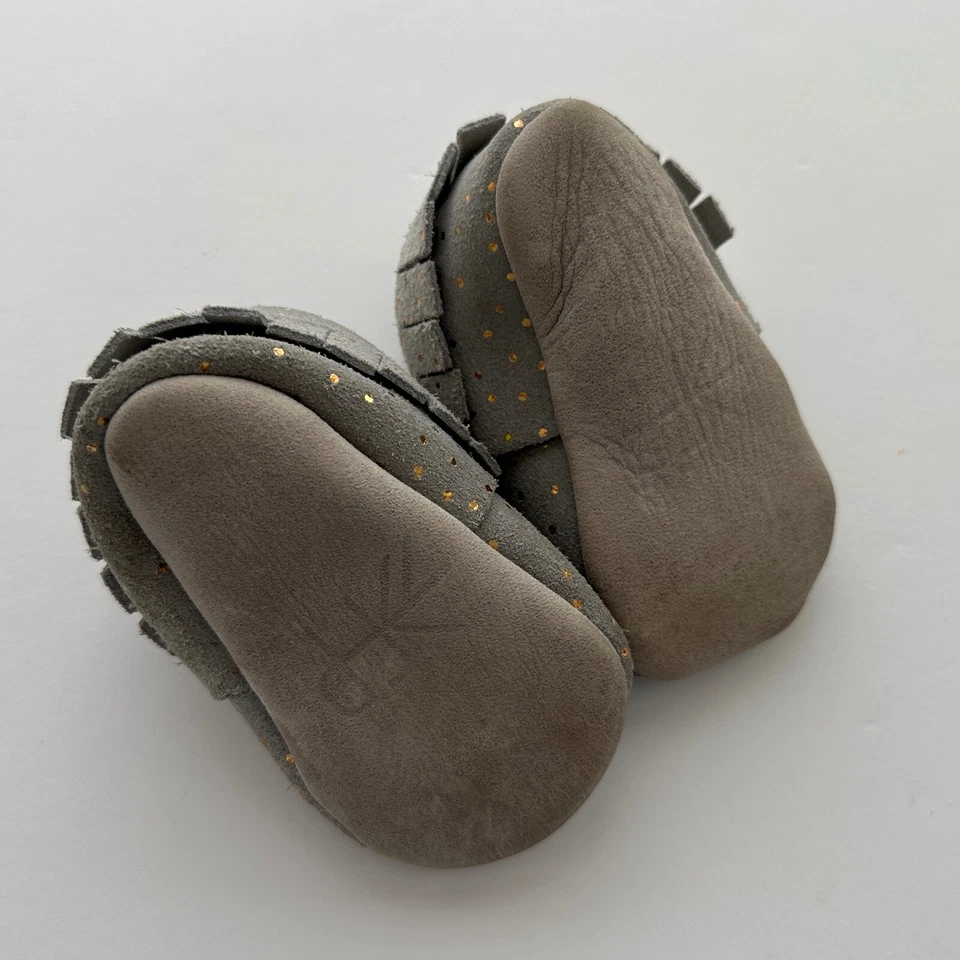 FRESHLY PICKED Gray Gold Dot Leather Fringe Moccasins Moccs Size 1 - Image 3 of 3