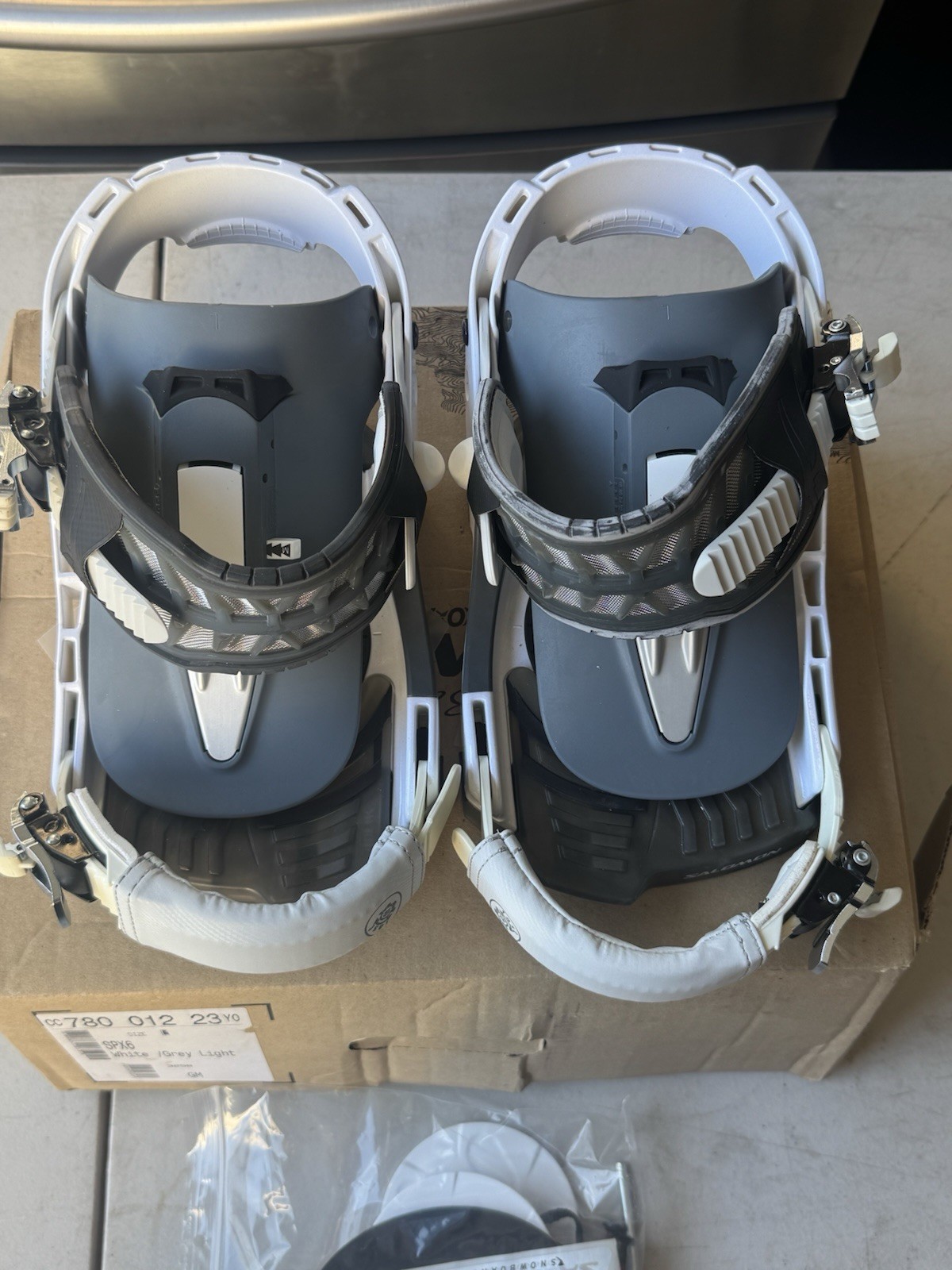 Attacchi snowboard Salomon SPX 6 bianco grigio chiaro nuovi scatola aperta