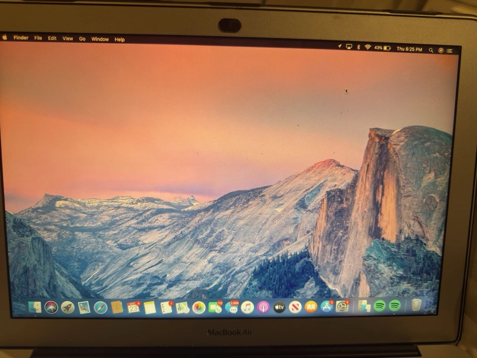 Apple Macbook Air A1466 13inch Laptop - Silver - Image 2 of 3
