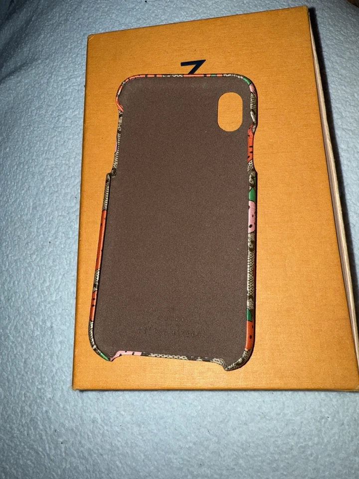 Funda inteligente/iPhone X/XS Strawberry Supreme edición limitada GUCCI - NUEVA Foto 2 de 4