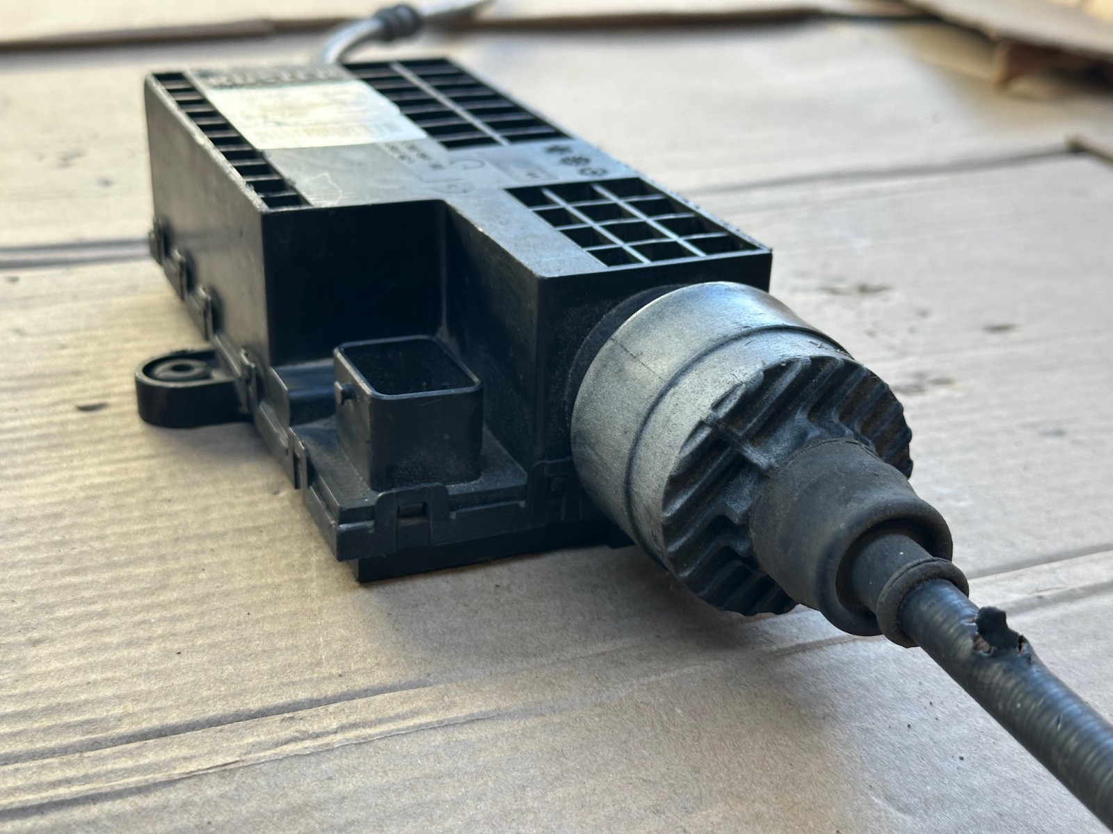 MASERATI GHIBLI QUATTROPORTE EMERGENCY PARKING BRAKE ACTUATOR EPB 670030076 OEM