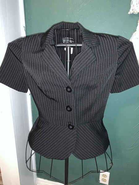 pinstripe 2-piece set. Y2K office siren top & mini skirt. Great cond.
