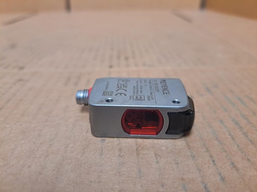 Keyence Laser Sensor Part No. LR-ZB100C3P - Picture 5 of 8