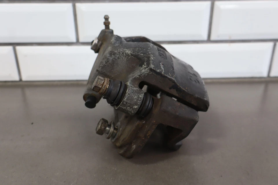 Par de pinzas de freno delanteras Toyota Supra MA70 1986-1990 (7MGE no turbo) Foto 4 de 4