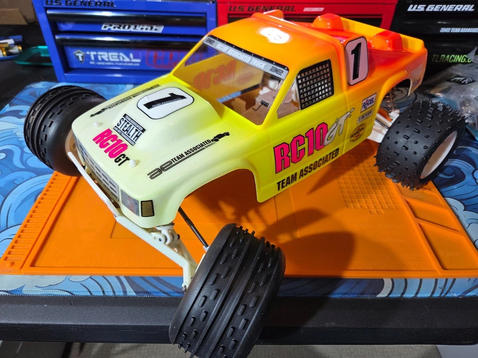 Nuevo Team Associated RC10GT Gold Ed. Chasis de rodillos montado en camión Nitro Foto 3 de 4